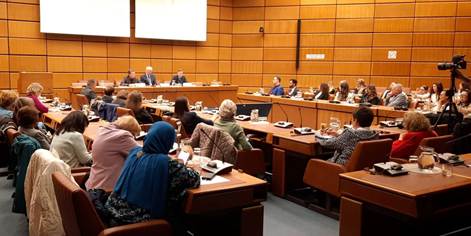 Ist möglicherweise ein Bild von 5 Personen und Personen, die lernen