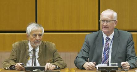 Ein Bild, das Person, Kleidung, Menschliches Gesicht, Unternehmer enthält.
KI-generierte Inhalte können fehlerhaft sein.