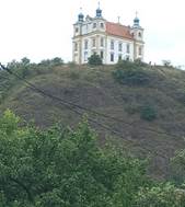 Ein Bild, das drauen, Himmel, Baum, Berg enthlt.

Automatisch generierte Beschreibung